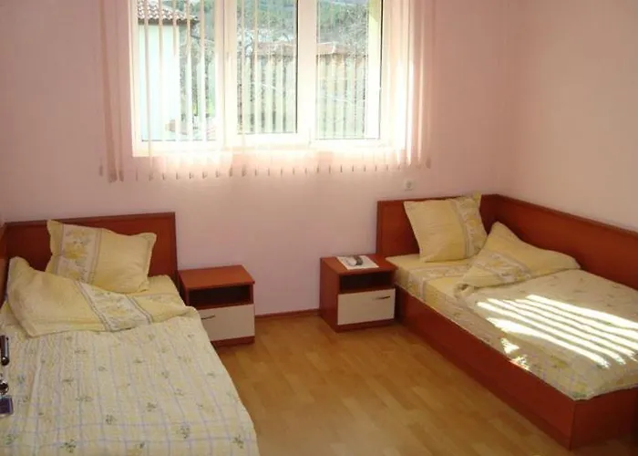 Хотел авалон 2*